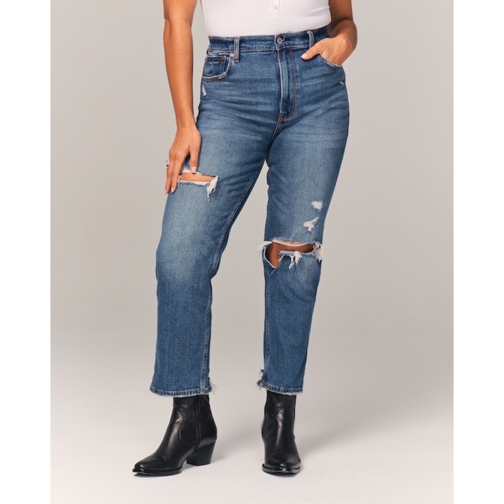 NWOT Abercrombie & Fitch Ultra High Rise Ankle Straight Jean Size 27/4 Short